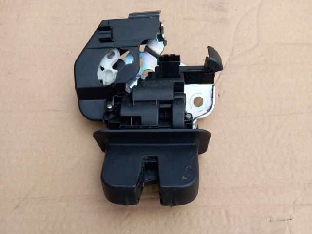 bontott AUDI A6 C7 Csomagtérajtó Zárszerkezet