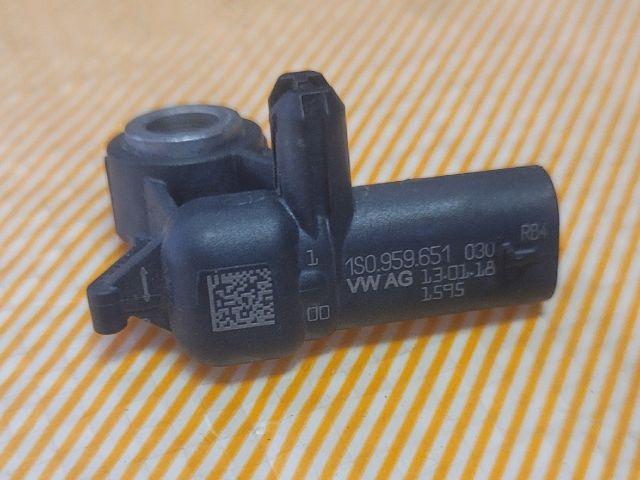 bontott AUDI A6 C7 Első Középső Ütközés Érzékelő (Homlokfalon)