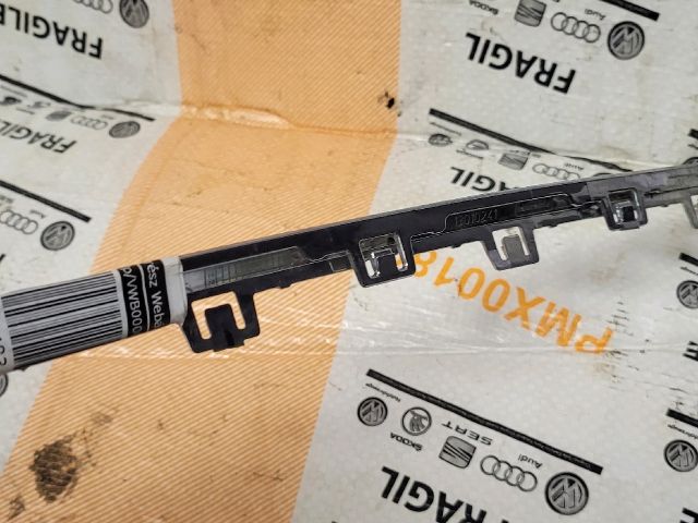 bontott AUDI A6 C7 Első Lökhárító Alsó Középső Díszrács