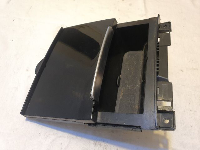 bontott AUDI A6 C7 Első Tároló Rekesz