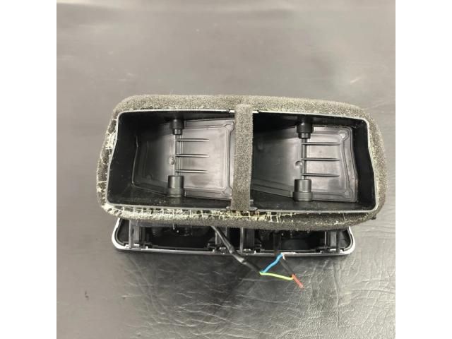 bontott AUDI A6 C7 Hátsó középső Szellőző