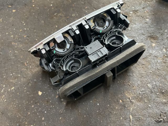 bontott AUDI A6 C7 Hátsó középső Szellőző