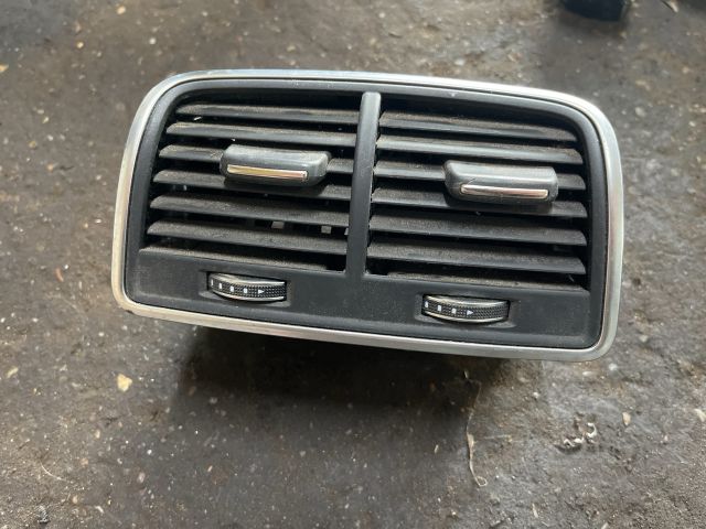 bontott AUDI A6 C7 Hátsó középső Szellőző