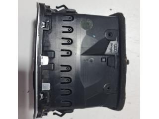 bontott AUDI A6 C7 Hátsó középső Szellőző