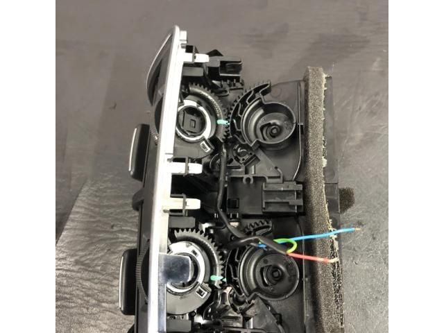 bontott AUDI A6 C7 Hátsó középső Szellőző