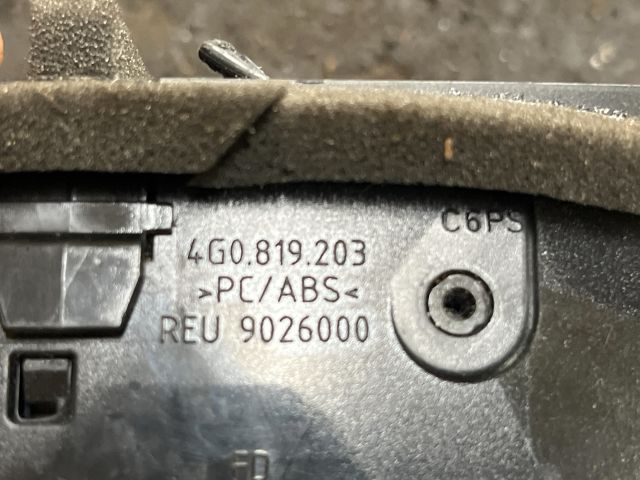 bontott AUDI A6 C7 Hátsó középső Szellőző