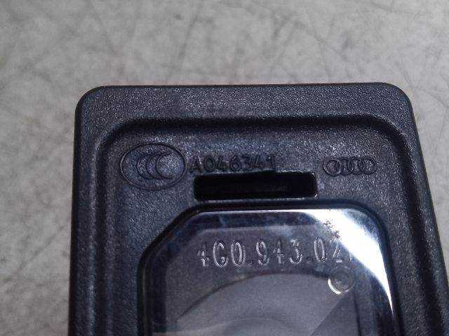 bontott AUDI A6 C7 Hátsó Rendszámtábla Világítás