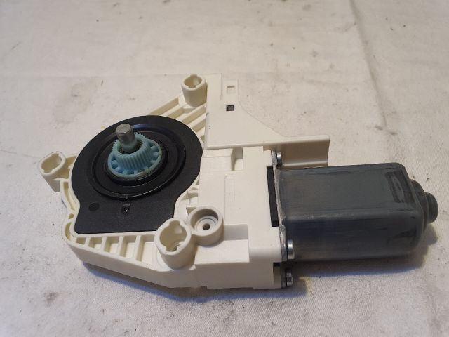 bontott AUDI A6 C7 Jobb első Ablakemelő Motor