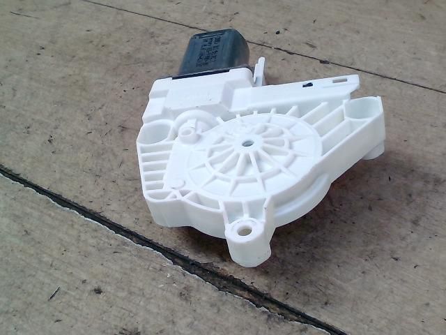 bontott AUDI A6 C7 Jobb első Ablakemelő Motor