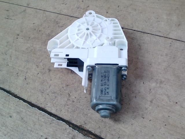 bontott AUDI A6 C7 Jobb első Ablakemelő Motor