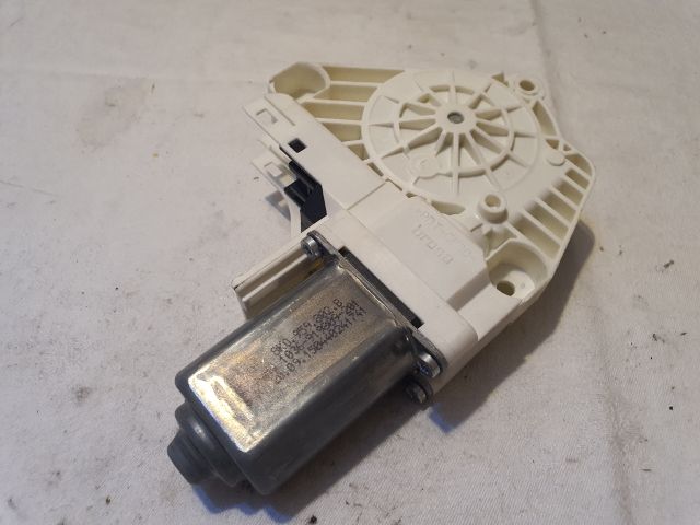 bontott AUDI A6 C7 Jobb első Ablakemelő Motor