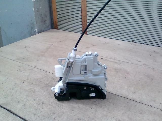 bontott AUDI A6 C7 Jobb első Ajtózár