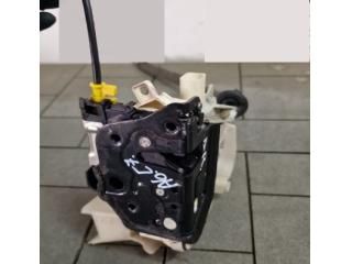 bontott AUDI A6 C7 Jobb első Ajtózár