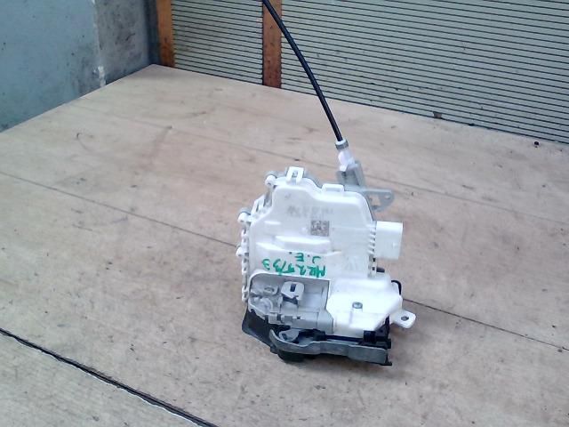 bontott AUDI A6 C7 Jobb első Ajtózár