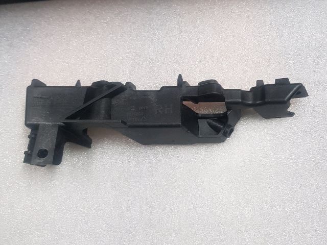 bontott AUDI A6 C7 Jobb első Lökhárító Tartó (Műanyag)