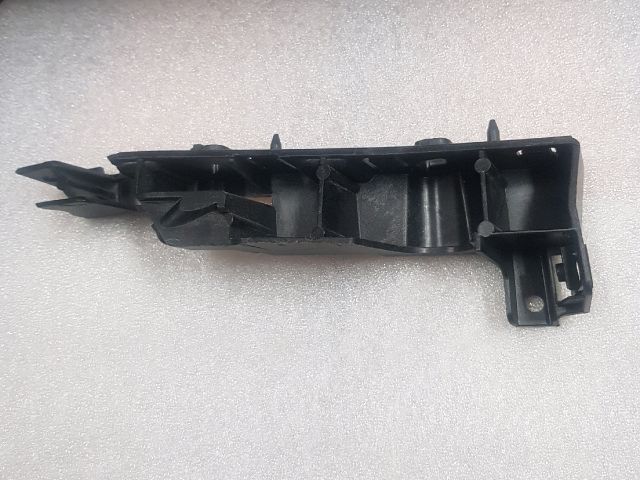 bontott AUDI A6 C7 Jobb első Lökhárító Tartó (Műanyag)