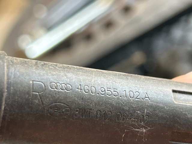 bontott AUDI A6 C7 Jobb Fényszórómosó Fúvóka