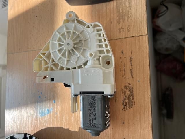 bontott AUDI A6 C7 Jobb hátsó Ablakemelő Motor