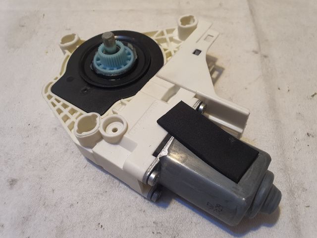 bontott AUDI A6 C7 Jobb hátsó Ablakemelő Motor