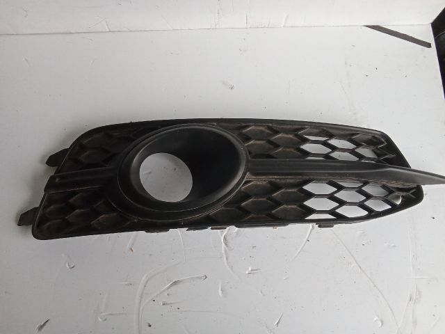 bontott AUDI A6 C7 Jobb Ködlámpa Rács