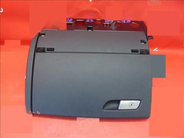 bontott AUDI A6 C7 Kesztyűtartó