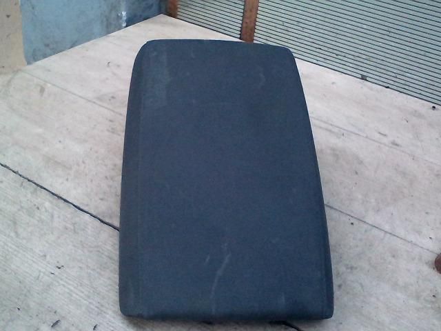 bontott AUDI A6 C7 Könyöklő