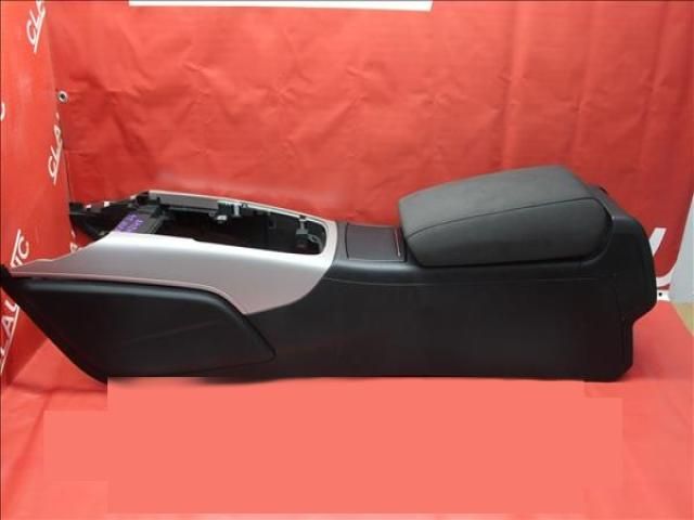 bontott AUDI A6 C7 Könyöklő