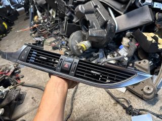 bontott AUDI A6 C7 Középső Bal Szellőző