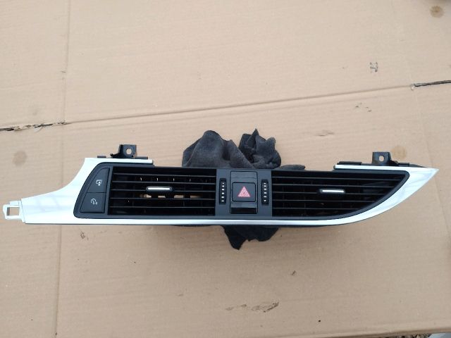 bontott AUDI A6 C7 Középső Szellőző