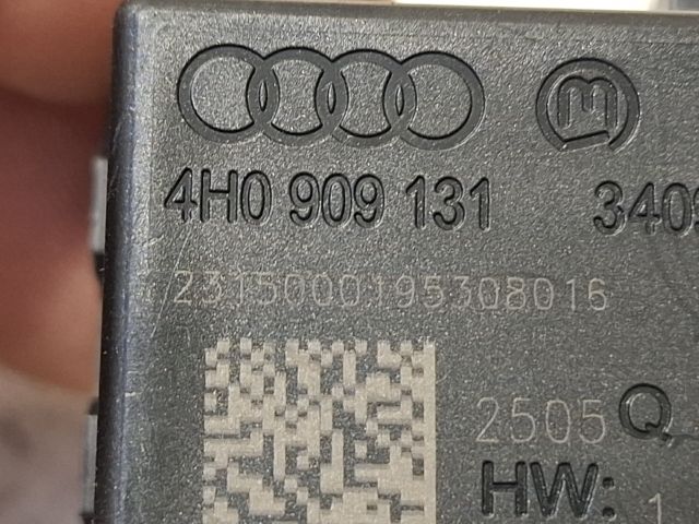 bontott AUDI A6 C7 Kulcs Nélküli Nyitás Jeladó