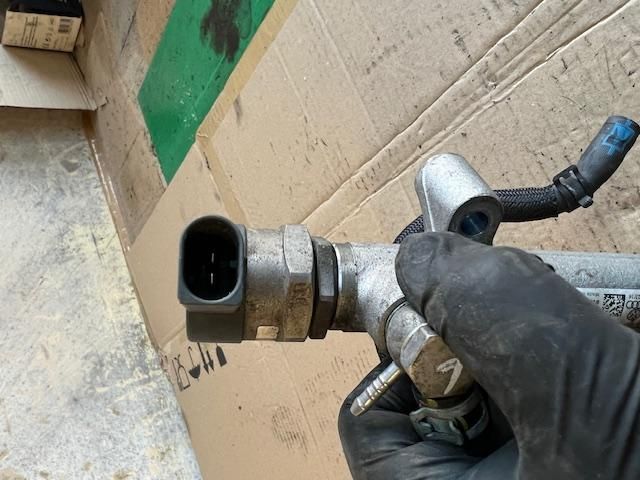 bontott AUDI A6 C7 Nyomástartó Szelep