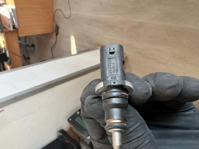 bontott AUDI A6 C7 Olajnyomás Jeladó