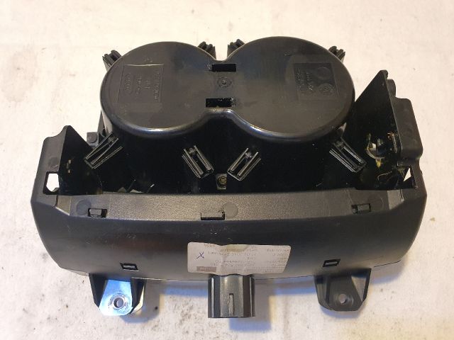 bontott AUDI A6 C7 Pohártartó