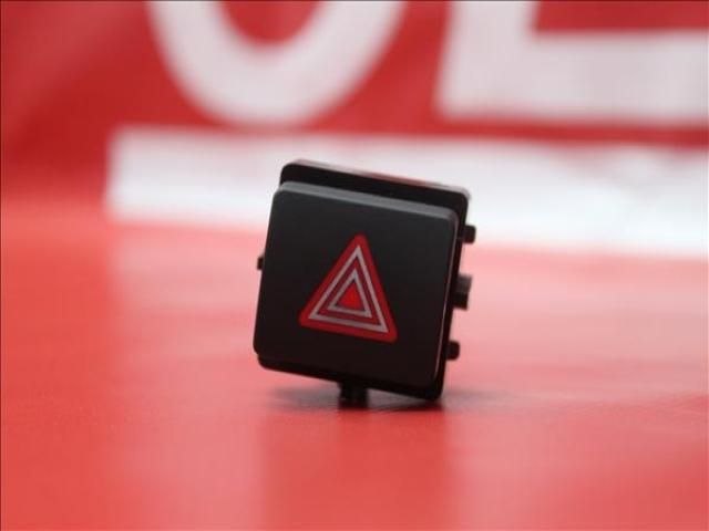 bontott AUDI A6 C7 Vészvillogó Kapcsoló