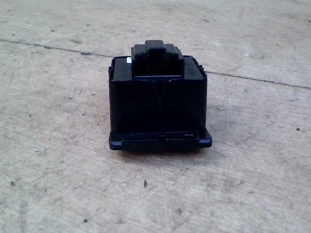 bontott AUDI A6 C7 Vészvillogó Kapcsoló