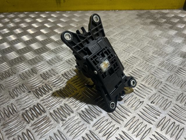 bontott AUDI A6 C8 Váltó Kulissza