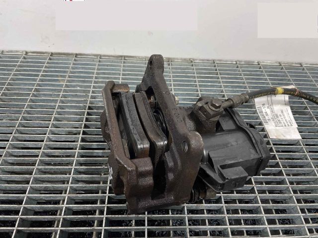 bontott AUDI A6 C8 Jobb hátsó Féknyereg Munkahengerrel