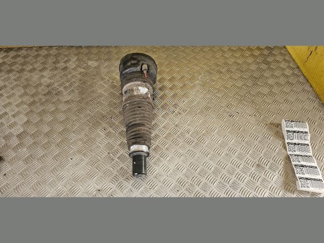 bontott AUDI A6 C8 Bal első Rugó