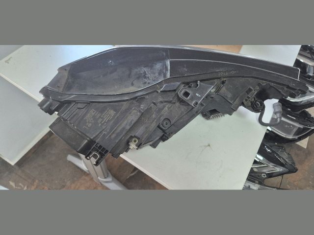 bontott AUDI A6 C8 Bal Fényszóró