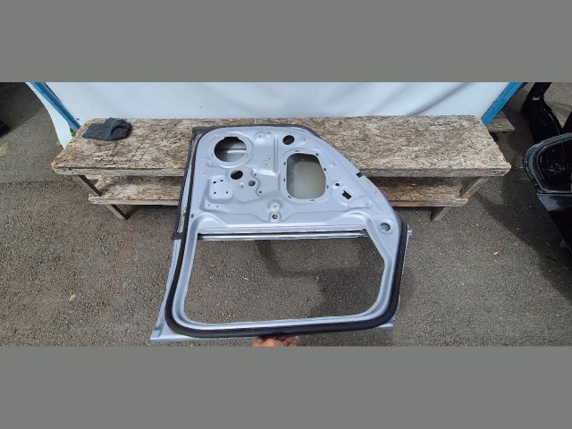 bontott AUDI A6 C8 Bal hátsó Ajtó (Üres lemez)