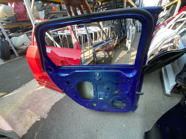 bontott AUDI A6 C8 Bal hátsó Ajtó (Üres lemez)