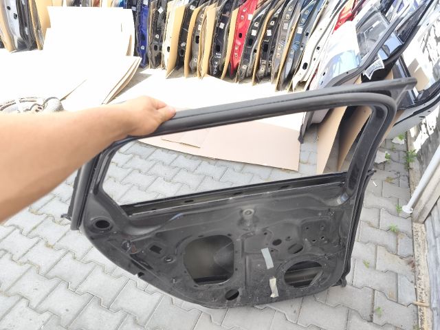 bontott AUDI A6 C8 Bal hátsó Ajtó (Üres lemez)