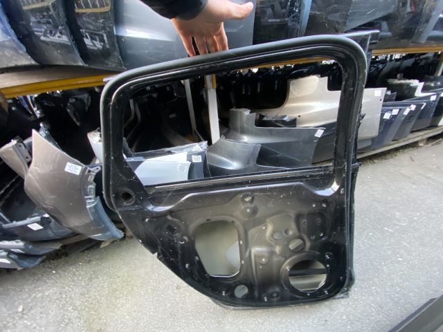 bontott AUDI A6 C8 Bal hátsó Ajtó (Üres lemez)