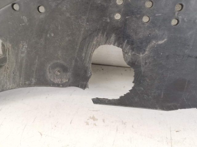 bontott AUDI A6 C8 Első Lökhárító Alsó Tálca