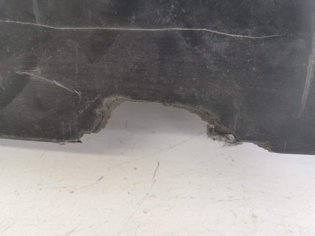 bontott AUDI A6 C8 Első Lökhárító Alsó Tálca