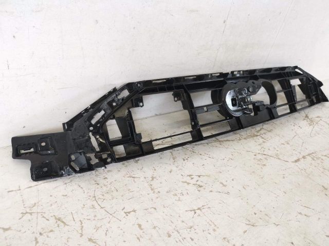 bontott AUDI A6 C8 Első Lökhárító Tartó Felső