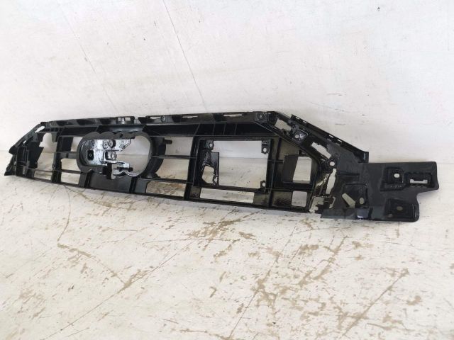 bontott AUDI A6 C8 Első Lökhárító Tartó Felső