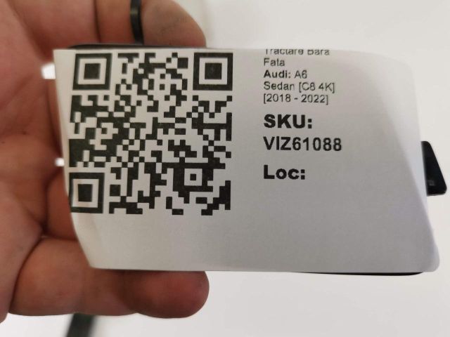 bontott AUDI A6 C8 Első Vonószem Burkolat