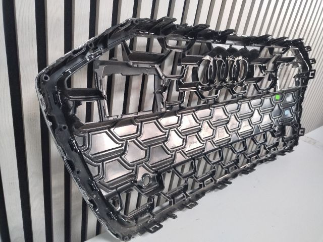 bontott AUDI A6 C8 Hűtőrács