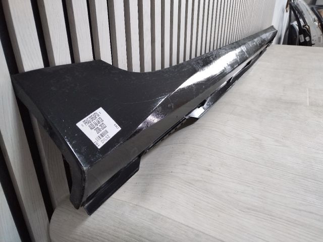 bontott AUDI A6 C8 Jobb Küszöb